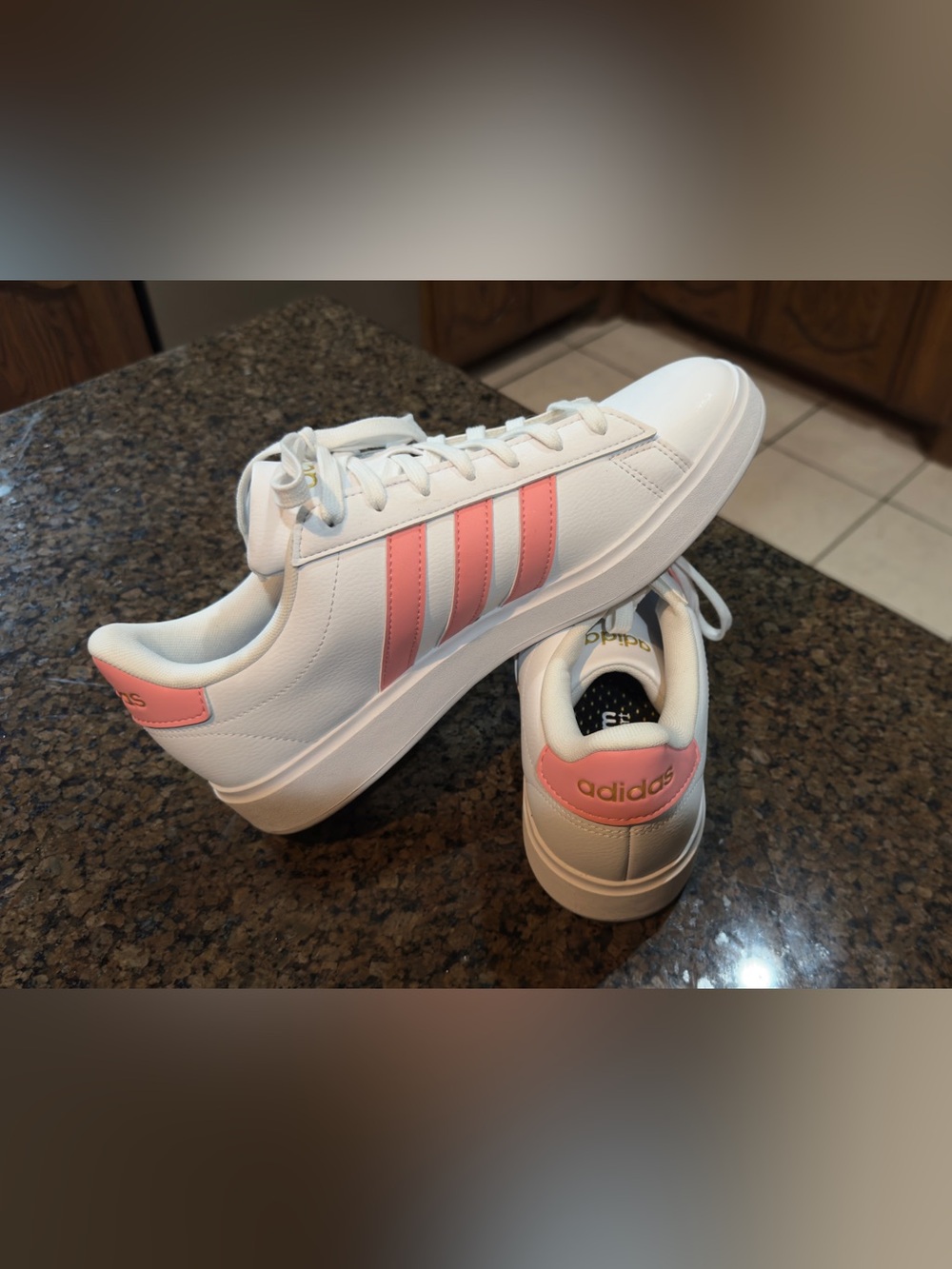Adidas Women's Grand Court 2.0 Shoe Pink Stripe